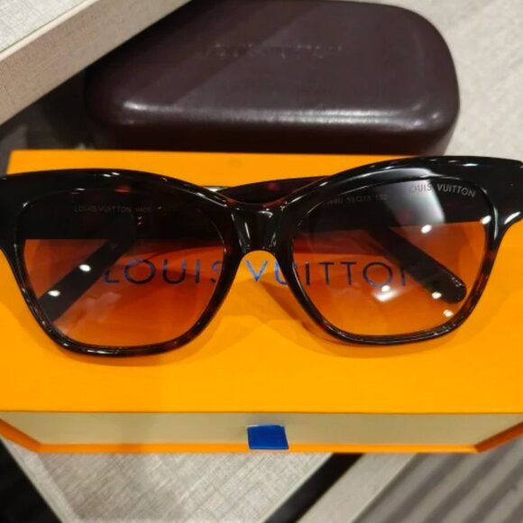 Louis Vuitton Sunglasses | Black Frame | Gradient Brown Lenses | Oversized Cat-E - Picture 1 of 5